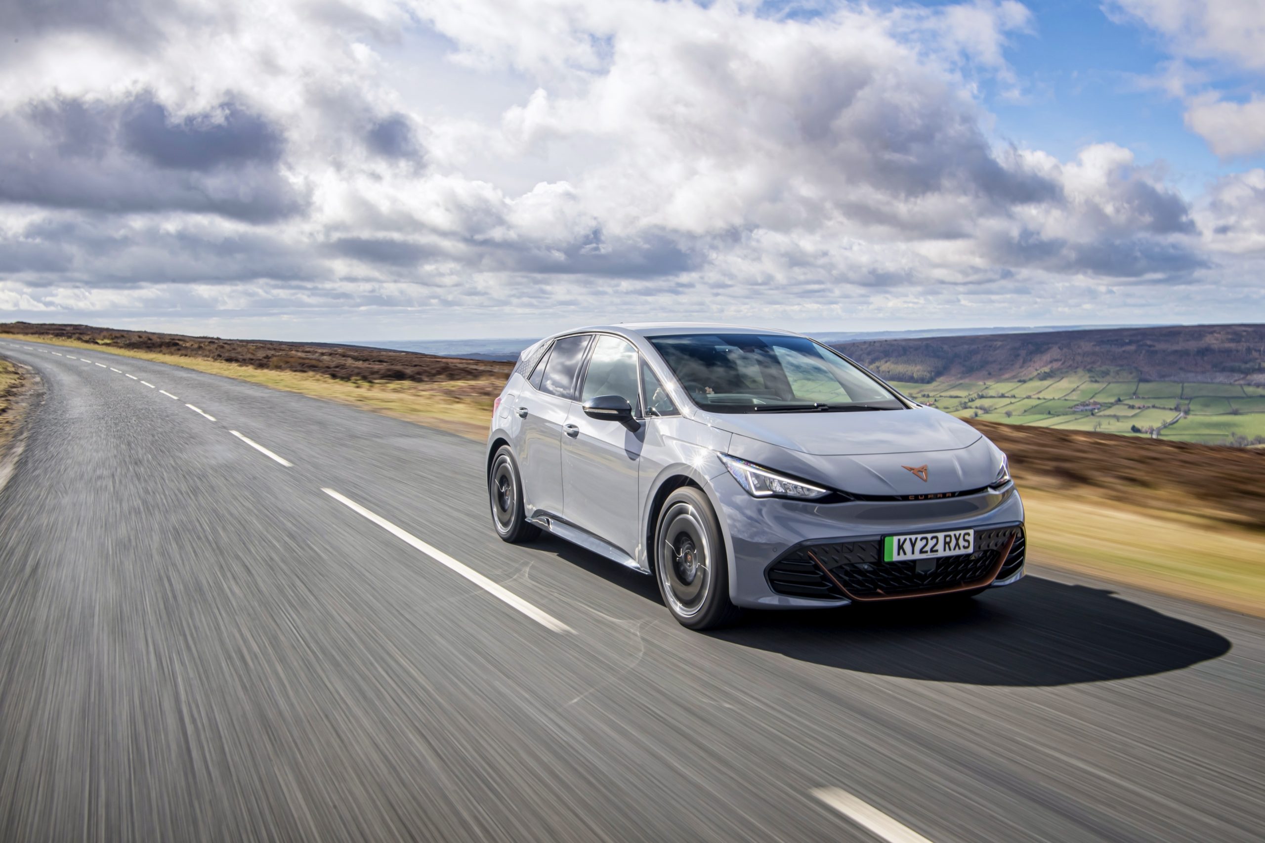 Medium-3309-CUPRABornVaporGrey Cupra Born