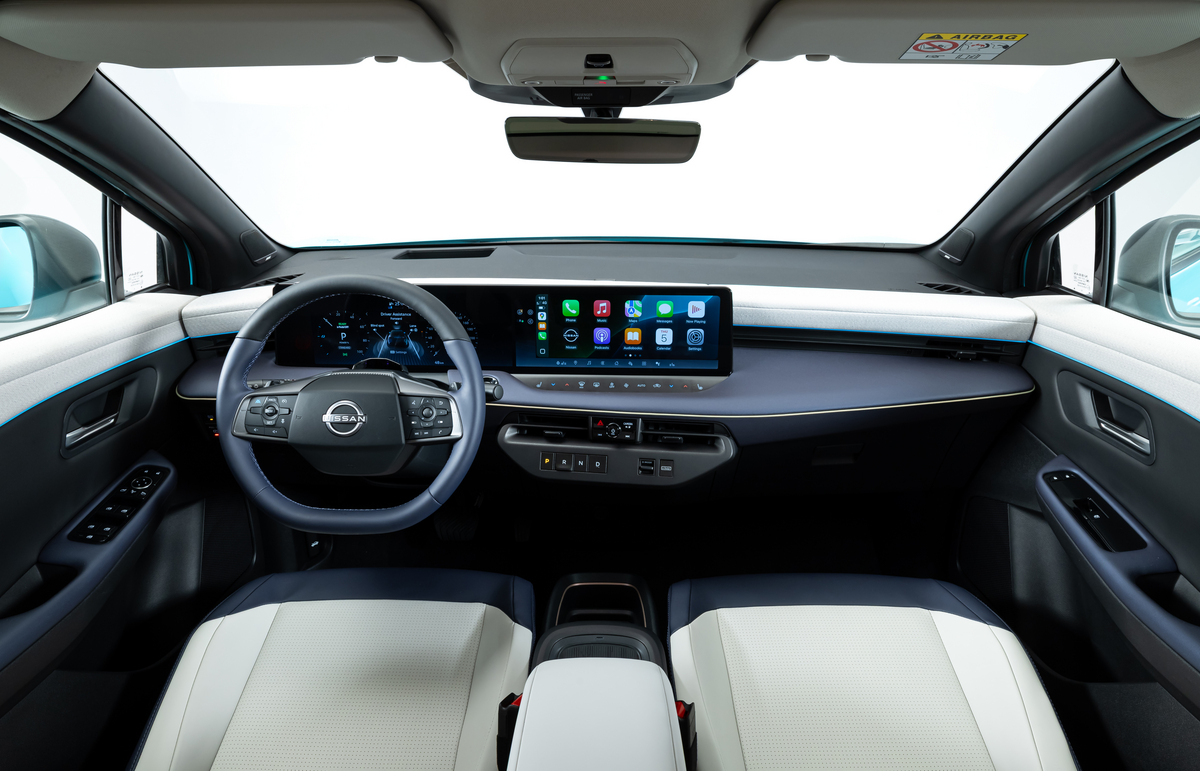 Nissan Leaf interior image